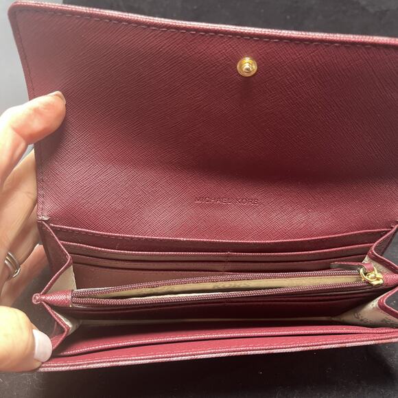 Michael Kors Jet Set Travel Large Trifold Wallet Maroon With Gold Signature - Picture 6 of 7